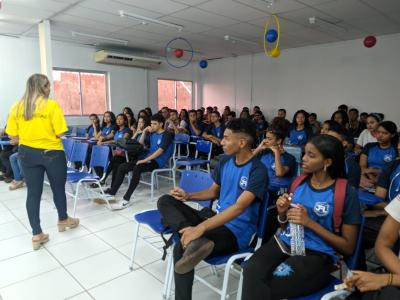 Feira vocacional orienta mais de 5 mil estudantes do Ensino Médio sobre profissões