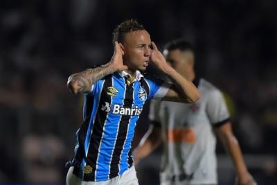 Grêmio vira sobre o Vasco e assume a quinta colocação do Brasileiro