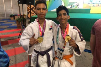 Um final de semana cheio de resultados positivos para o esporte maranhense, com a conquista de 3 medalhas, no primeiro dia de competição nos Jogos Escolares da Juventude, realizado em Blumenau. Aproximadamente, 200 atletas estão representando o Maranhão em 12 modalidades. As duas primeiras medalhas de ouro foram conquistadas na categoria infantil,  por Antonio Eduardo, do Divina Pastora e José Manoel Silva, do Sesi,  e que faz parte do projeto Fórum Jaracaty, incentivado pela Lei de Incentivo ao Esporte do 