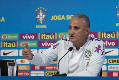 Tite ressalta mudanças táticas e reafirma a postura da equipe