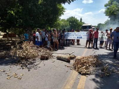 MA: manifestantes interditam BR-135 em Itapecuru-Mirim