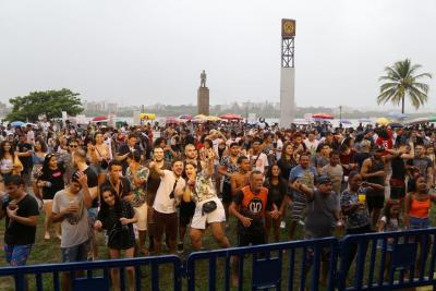 multidão curte carnaval