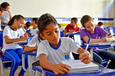 estudantes em sala de aula