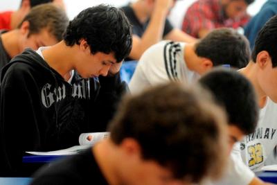 estudantes em sala de aula