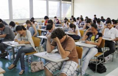 estudantes em sala de aula