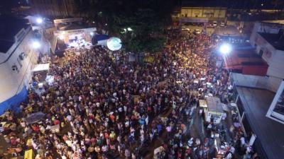 multidão curte carnaval