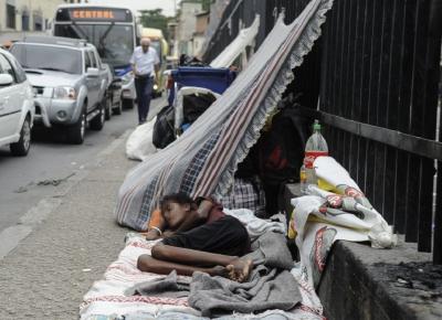 Pessoas em situação de rua podem pedir auxílio emergencial 