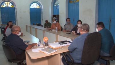 Prefeito de Viana e líderes religiosos discutem retorno de missas e cultos