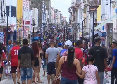 Movimentação intensa na Rua Grande para compras de fim de ano