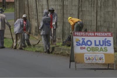 trabalhadores em obra de pavimentação