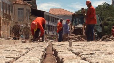 Trilhos de bondinho do século 19 são descobertos em São Luís