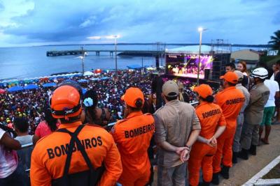 agentes do corpo de bombeiros