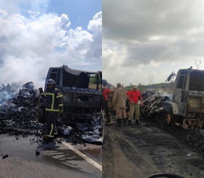 Caminhão pega fogo na BR-135 em Campos de Peris