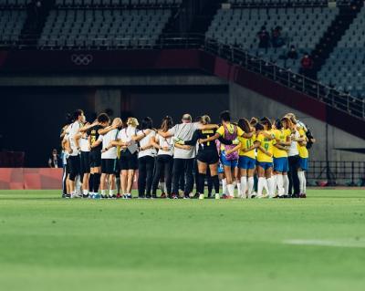 Seleção feminina perde para Canadá e dá adeus a Tóquio