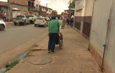 Proprietários de imóveis são notificados sobre Lei de Muros e Calçadas