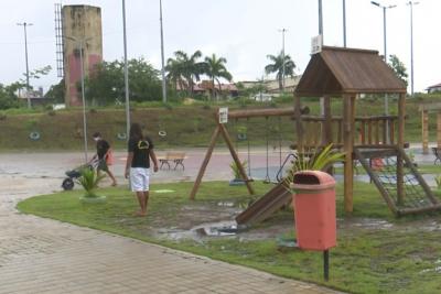 Moradores se unem para ajudar na manutenção em praça do São Francisco