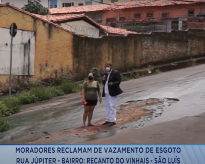 Esgoto a céu aberto gera transtornos no bairro Recanto dos Vinhais