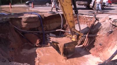 Cratera volta a abrir na Av. Jerônimo de Albquerque na Cohama