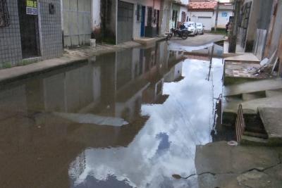 Esgoto é motivo de reclamação no bairro Lira