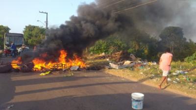 Moradores na zona rural de São Luís realizam protesto