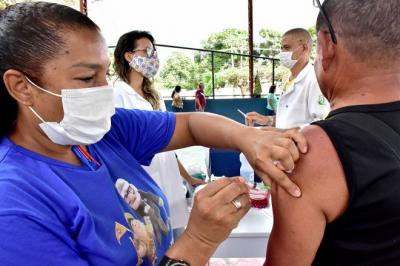 Covid: vacinação da 3ª dose em idosos acima de 86 anos nesta segunda (30)