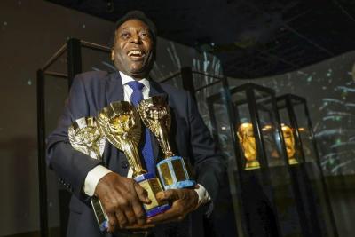 Pelé, o Rei do Futebol, comemora 82 anos neste domingo