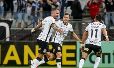 Liderado por Renato Augusto, Corinthians supera Mirassol no Paulista