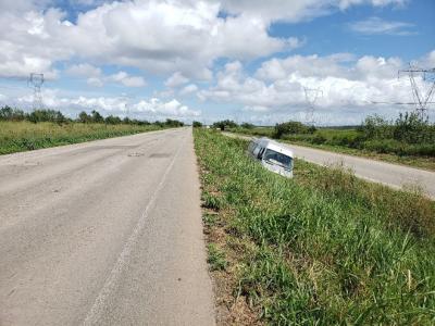 Van perde o controle na BR-135 na cidade de Bacabeira