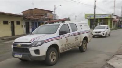 Bandidos invadem casa de comerciante e mantém família refém; assista