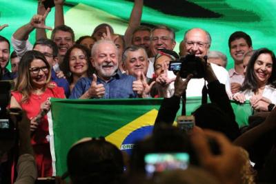 Em primeiro discurso, Lula diz que combate à miséria é sua missão