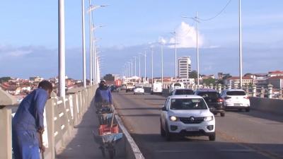 Após poste inclinar, ponte passa por reparos em São Luís