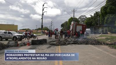 Manifestantes interditam MA-201 após atropelamento de criança