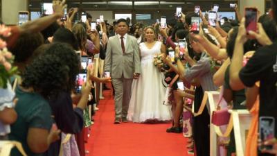 Igreja Universal do Reino de Deus realiza casamento coletivo
