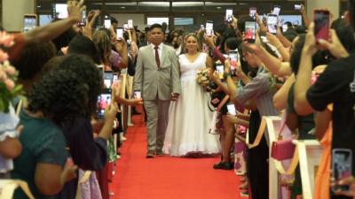 Igreja Universal do Reino de Deus realiza casamento coletivo 