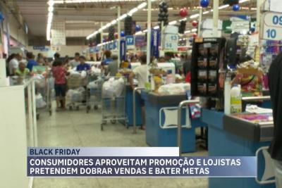 Consumidores aproveitam promoção e lojistas pretendem dobrar vendas na Black Friday