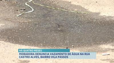 Vazamento causa desperdício de água na Rua Castro Alves, no bairro Vila Passos