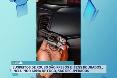 Suspeitos de roubo são detidos e itens roubados , incluindo arma de fogo, são recuperados