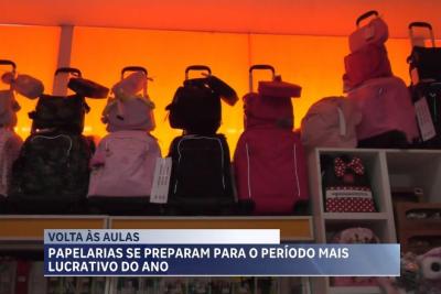 Período de compra de material escolar movimenta papelarias